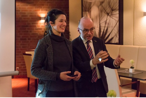 Die charmante Designerin